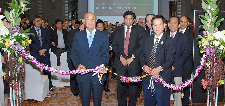 An Opening Ceremony and Reception was held on 9 July at the InterContinental Grand Ballroom 1 to set the stage for the two-day event.